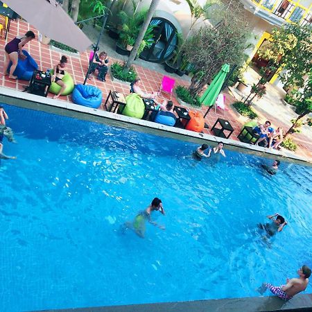 White Rabbit Hostel Sziemreap Kültér fotó