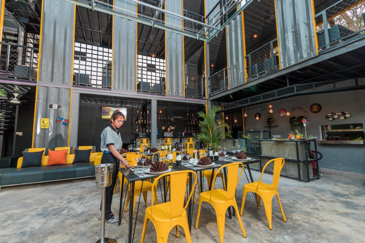 White Rabbit Hostel Sziemreap Kültér fotó