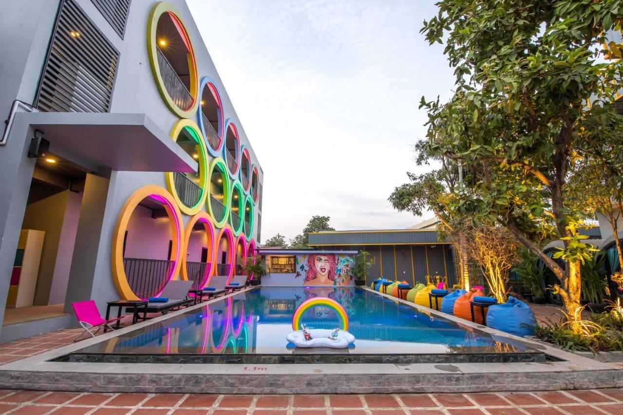 White Rabbit Hostel Sziemreap Kültér fotó