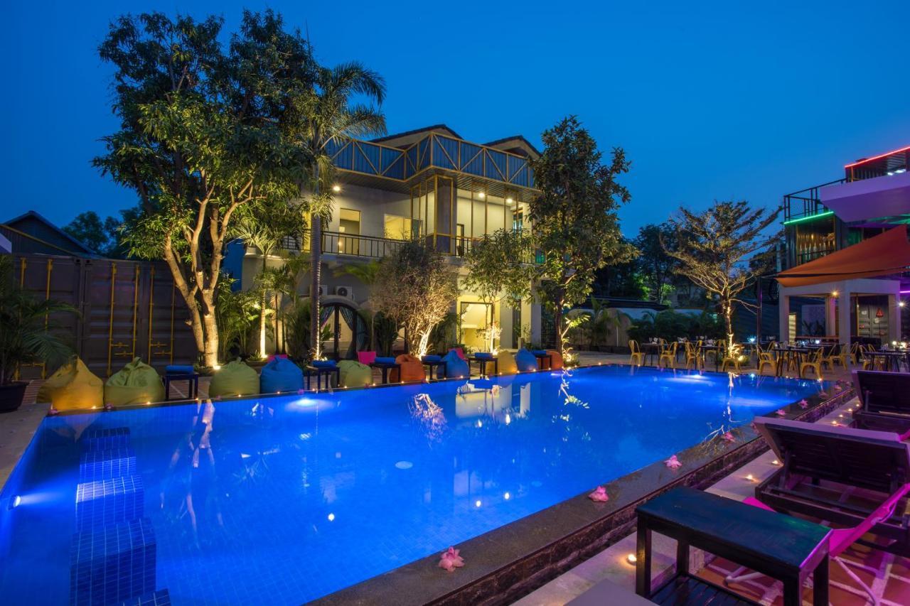 White Rabbit Hostel Sziemreap Kültér fotó