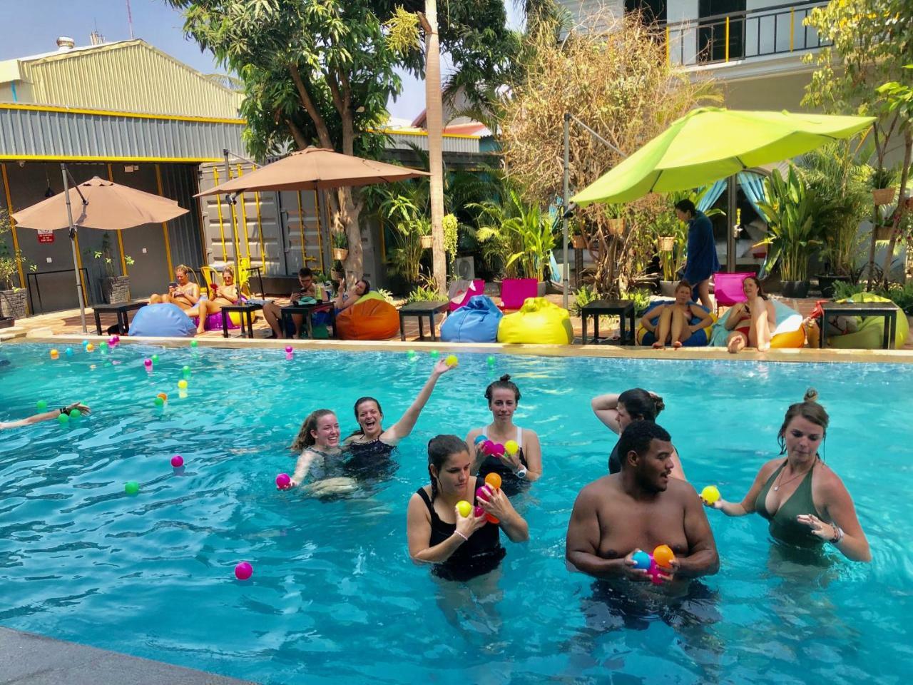 White Rabbit Hostel Sziemreap Kültér fotó